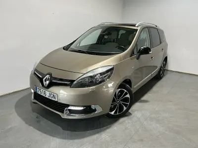 Usado Renault Grand Scénic Bose Edition 130 CV (95 kW) 2015 Beige Monovolumen