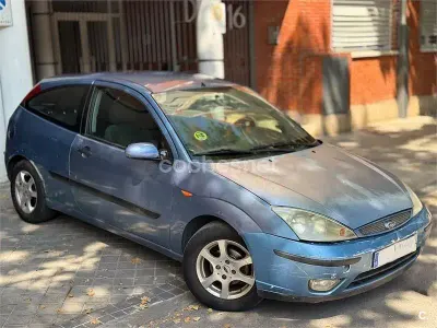 Usado Ford Focus Trend 100 CV (73 kW) 2003 Azul Berlina