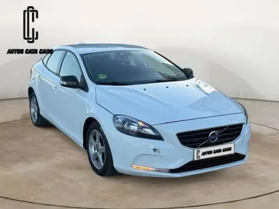 Begagnad Volvo V40 Kinetic 115 HK (84 kW) 2015 Vit Halvkombi