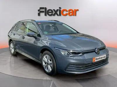 Usado VW Golf VIII 116 CV (85 kW) 2021 Gris Familiar