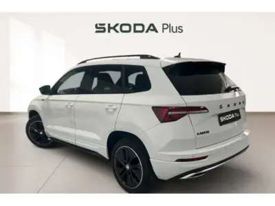 Usado Skoda Karoq SportLine 150 CV (110 kW) 2022 Blanco SUV