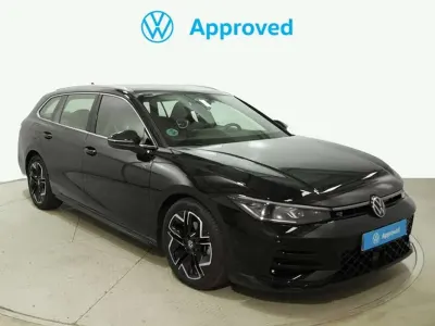 Usado VW Passat R-line 150 CV (110 kW) 2025 Negro Familiar