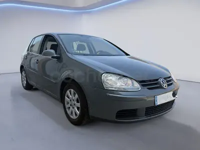 Usado VW Golf V Highline 115 CV (84 kW) 2007 Gris / plata Berlina