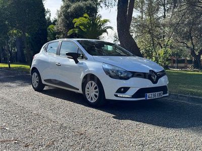 Usado Renault Clio IV Business 75 CV (55 kW) 2019 Blanco Berlina