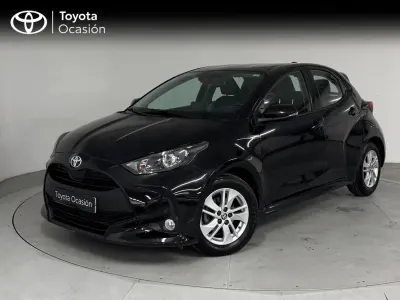 Usado Toyota Yaris Edition 125 CV (91 kW) 2022 Negro azabache Utilitario