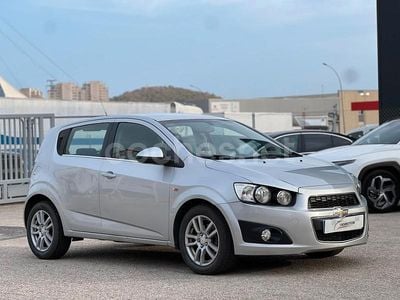 Usado Chevrolet Aveo LTZ 95 CV (69 kW) 2012 Gris / plata Berlina