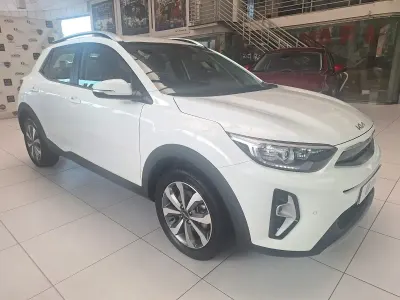 Usado Kia Stonic 101 CV (74 kW) 2025 Blanco SUV