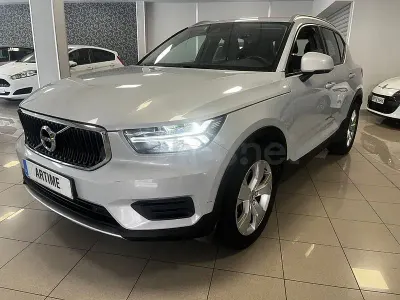Usado Volvo XC40 Momentum 197 CV (144 kW) 2021 Blanco SUV