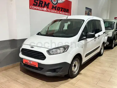 Usado Ford Tourneo Courier Trend 75 CV (55 kW) 2015 Blanco Monovolumen