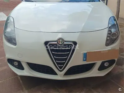 Usado Alfa Romeo Giulietta Distinctive 140 CV (102 kW) 2011 Blanco Utilitario