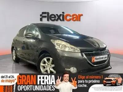 Usado Peugeot 208 Allure 92 CV (67 kW) 2015 Gris Utilitario