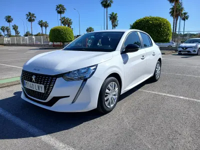 Używany Peugeot 208 Active 100 KM (73 kW) 2022 Biały Hatchback