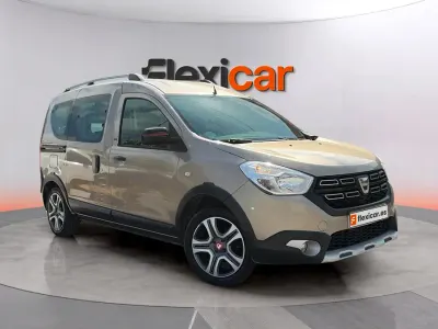 Usado Dacia Dokker Stepway 95 CV (69 kW) 2019 Beige Monovolumen