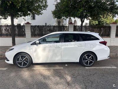 Toyota Auris Hybrid