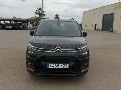 Usado Citroën Berlingo Shine 102 CV (75 kW) 2019 Negro Monovolumen