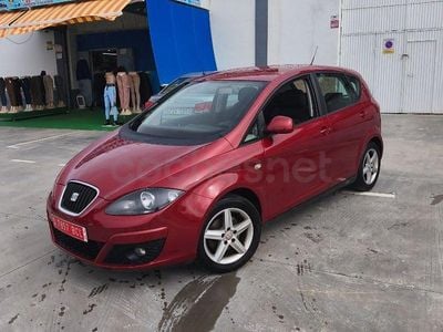 Usado Seat Altea Style 105 CV (77 kW) 2010 Granate Monovolumen