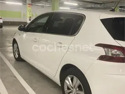 Usado Peugeot 308 Style 120 CV (88 kW) 2015 Blanco Berlina