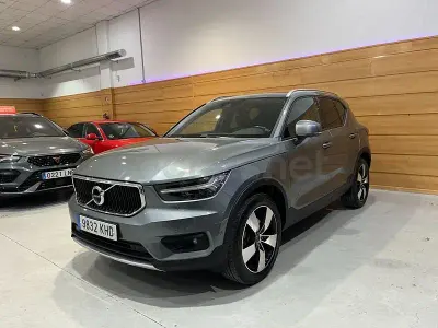 Begagnad Volvo XC40 Momentum 190 HK (139 kW) 2018 Blå SUV