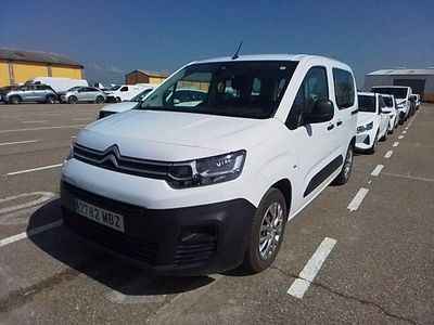 Usado Citroën Berlingo Live 102 CV (75 kW) 2022 Blanco Monovolumen