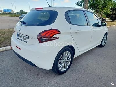 Usado Peugeot 208 110 CV (80 kW) 2018 Blanco Utilitario