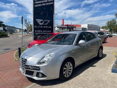 Usado Alfa Romeo Giulietta Distinctive 105 CV (77 kW) 2016 Gris / plata Utilitario
