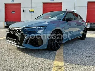 Usado Audi RS3 400 CV (294 kW) 2022 Gris / plata Berlina
