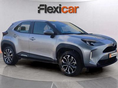 Gris Usado 2024 Toyota Yaris Hybrid Active | 21.690 € (Precio justo)