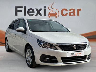 usado Peugeot 308 SW GT Line 1.2 PureTech 96KW (130CV) Gasolina en Flexicar Málaga 2