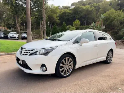 Usado Toyota Avensis Executive 150 CV (110 kW) 2015 Blanco Familiar