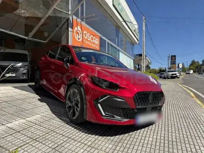 Usado Renault Clio V Techno 160 CV (117 kW) 2025 Rojo Berlina