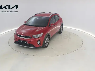 Usado Kia Stonic 100 HP (73 kW) 2024 Vermelho SUV
