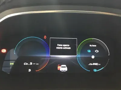 Usado Renault Captur Techno 145 CV (106 kW) 2023 Blanco techo negro SUV