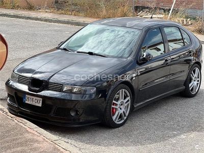 Usado Seat Leon CUPRA 210 CV (154 kW) 2003 Negro Utilitario