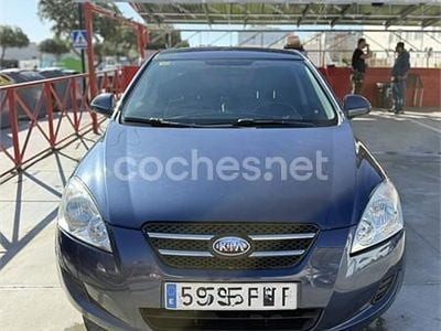 Usado Kia Ceed 90 CV (66 kW) 2008 Azul Utilitario