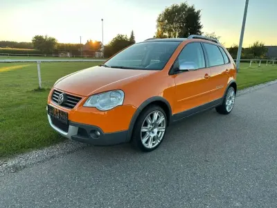 Usado VW Polo Cross 105 CV (77 kW) 2006 Naranja Utilitario