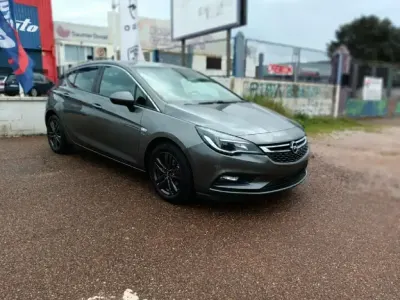 Usado Opel Astra S 110 CV (80 kW) 2019 Gris Utilitario
