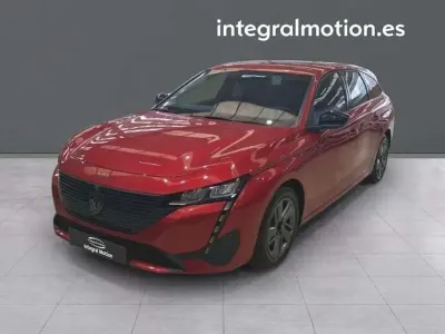 Usado Peugeot 308 SW Active 131 CV (96 kW) 2022 Rojo Familiar