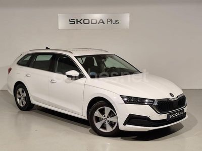 Usado Skoda Octavia Ambition 150 CV (110 kW) 2022 Blanco Familiar