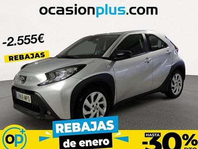 Usado Toyota Aygo Play 72 CV (52 kW) 2024 Gris Utilitario
