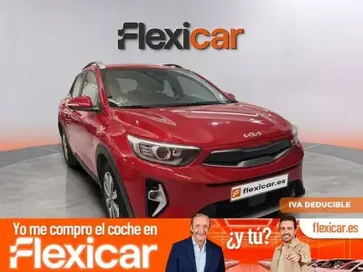 Usado Kia Stonic 100 CV (73 kW) 2024 Rojo SUV