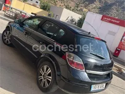 Usado Opel Astra Cosmo 100 CV (73 kW) 2009 Negro Berlina