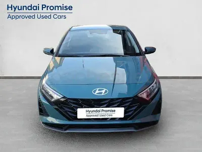 Usado Hyundai i20 100 CV (73 kW) 2025 Verde Utilitario
