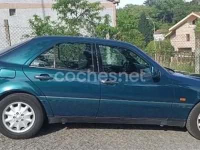 Usado Mercedes C250 Elegance 113 CV (83 kW) 1995 Verde Berlina