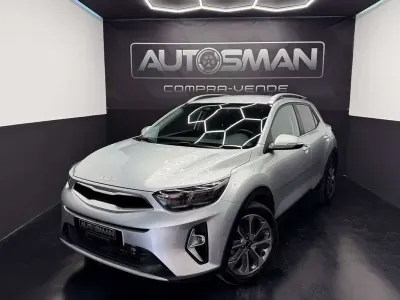 Usado Kia Stonic Style 99 CV (72 kW) 2023 Gris SUV