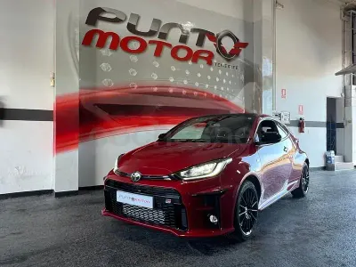 Usado Toyota Yaris 261 CV (191 kW) 2023 Rojo Utilitario