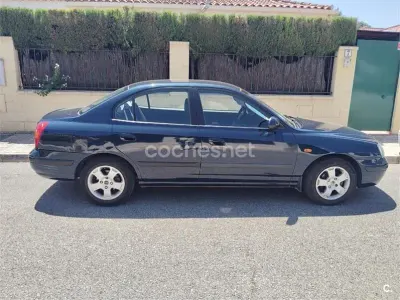 Usado Hyundai Elantra GLS 107 CV (78 kW) 2004 Azul Berlina