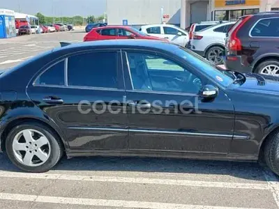Usado Mercedes E220 Elegance 143 CV (105 kW) 2002 Verde Berlina