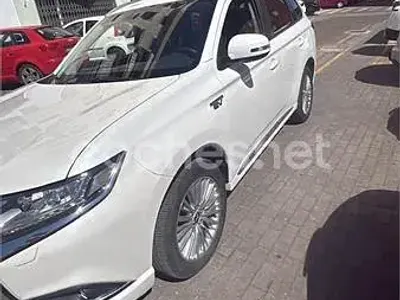Usado Mitsubishi Outlander P-HEV Motion 224 CV (164 kW) 2019 Blanco SUV