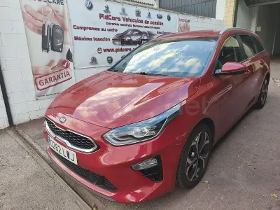 Usado Kia Ceed 136 CV (100 kW) 2022 Rojo Utilitario