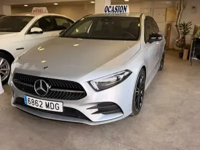Usado Mercedes A180 116 CV (85 kW) 2023 Plateado Utilitario
